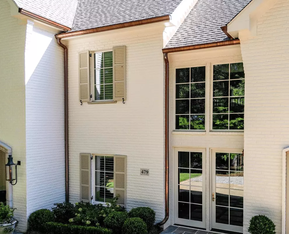 windows on house